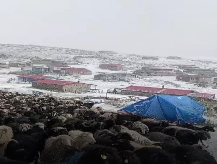 Eylül ayının ortasında kar yağdı