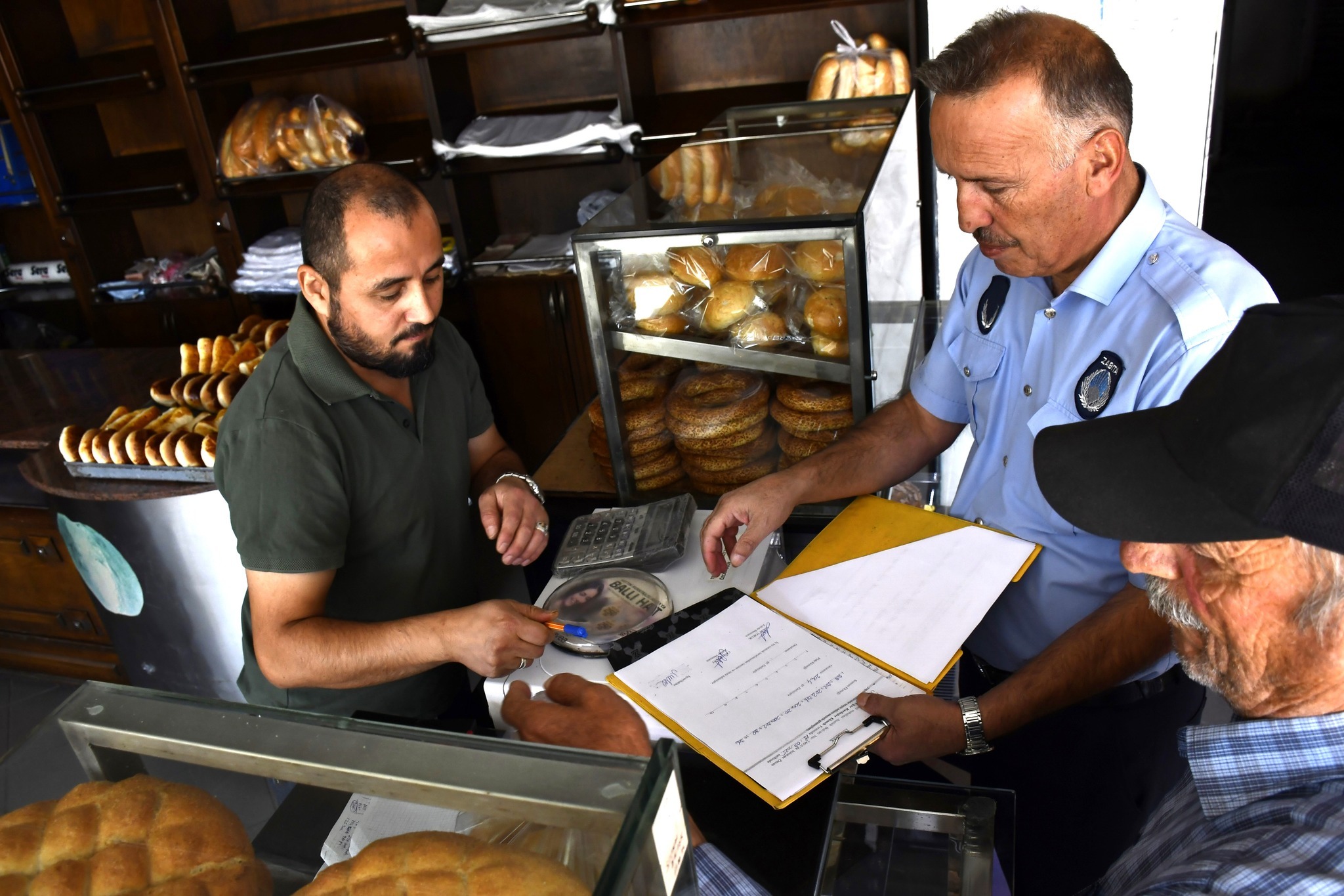 Sivas'ta zabıta ekipleri ekmek denetiminde!