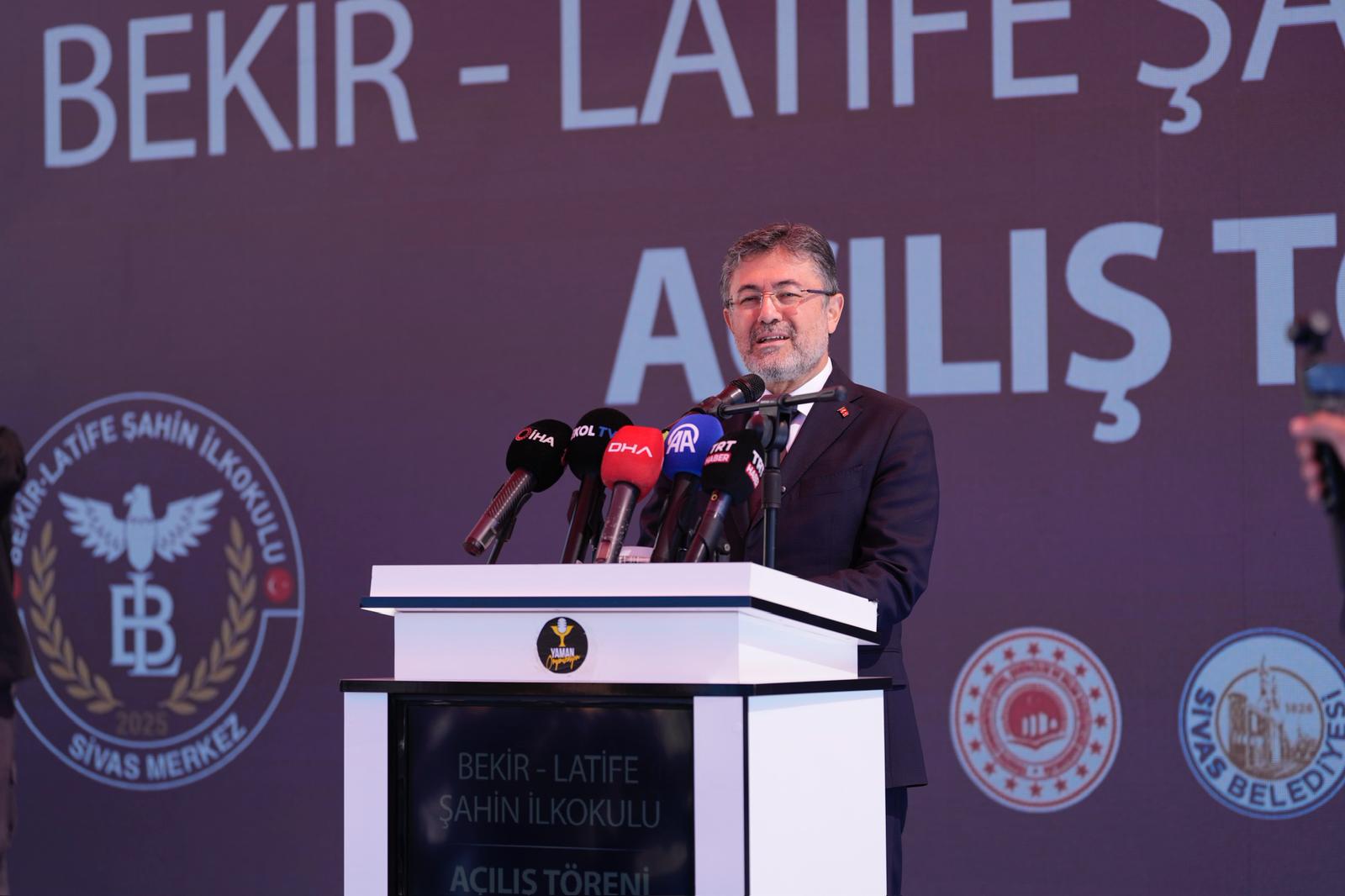 İbrahim Yumaklı Sivas’ta okul açılışına katıldı