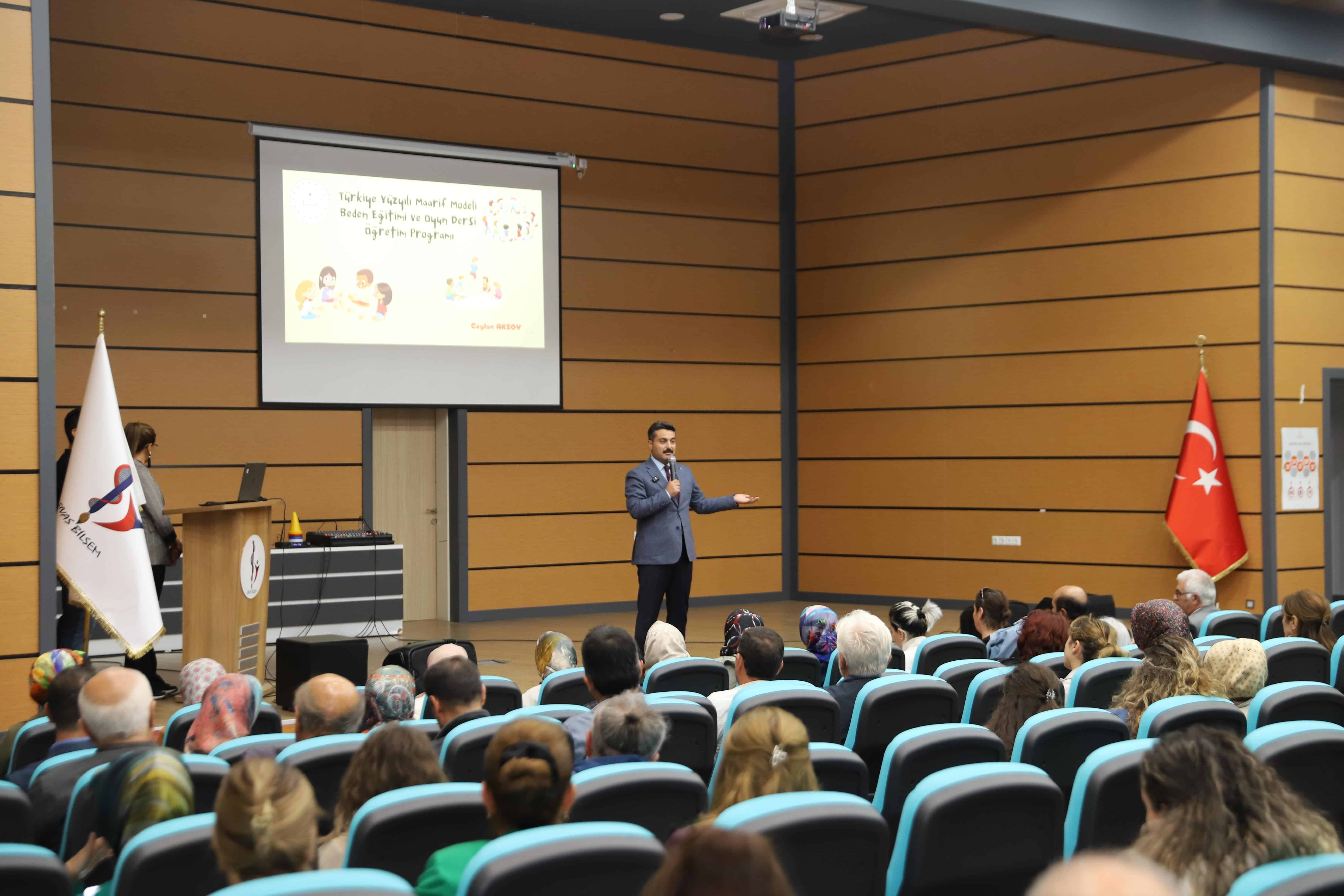 Sivas'ta 2 bin 400'ü aşkın öğretmen eğitime alınacak