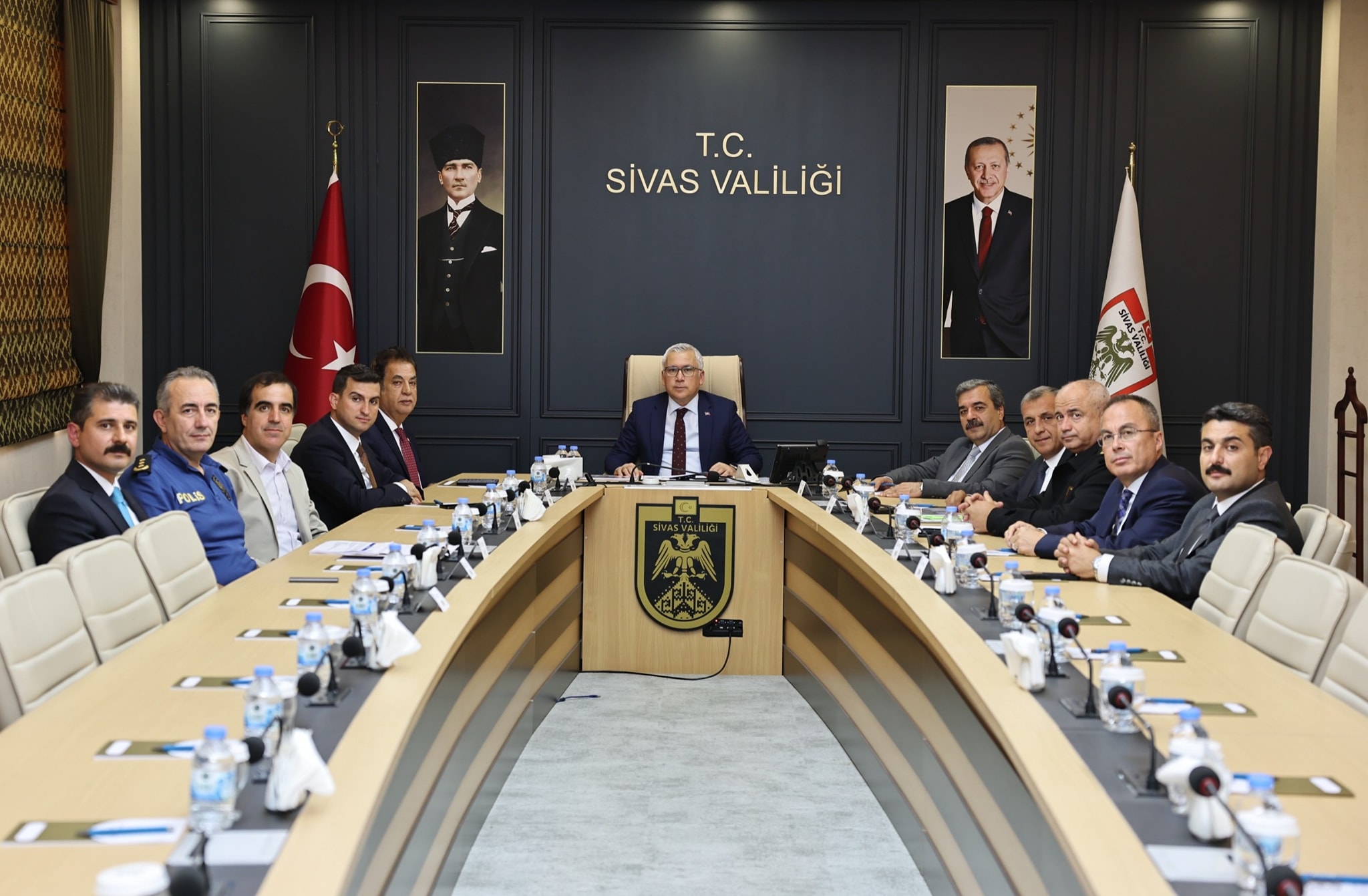 Vali Şimşek'ten Üniversitelere Topyekün Toplantı
