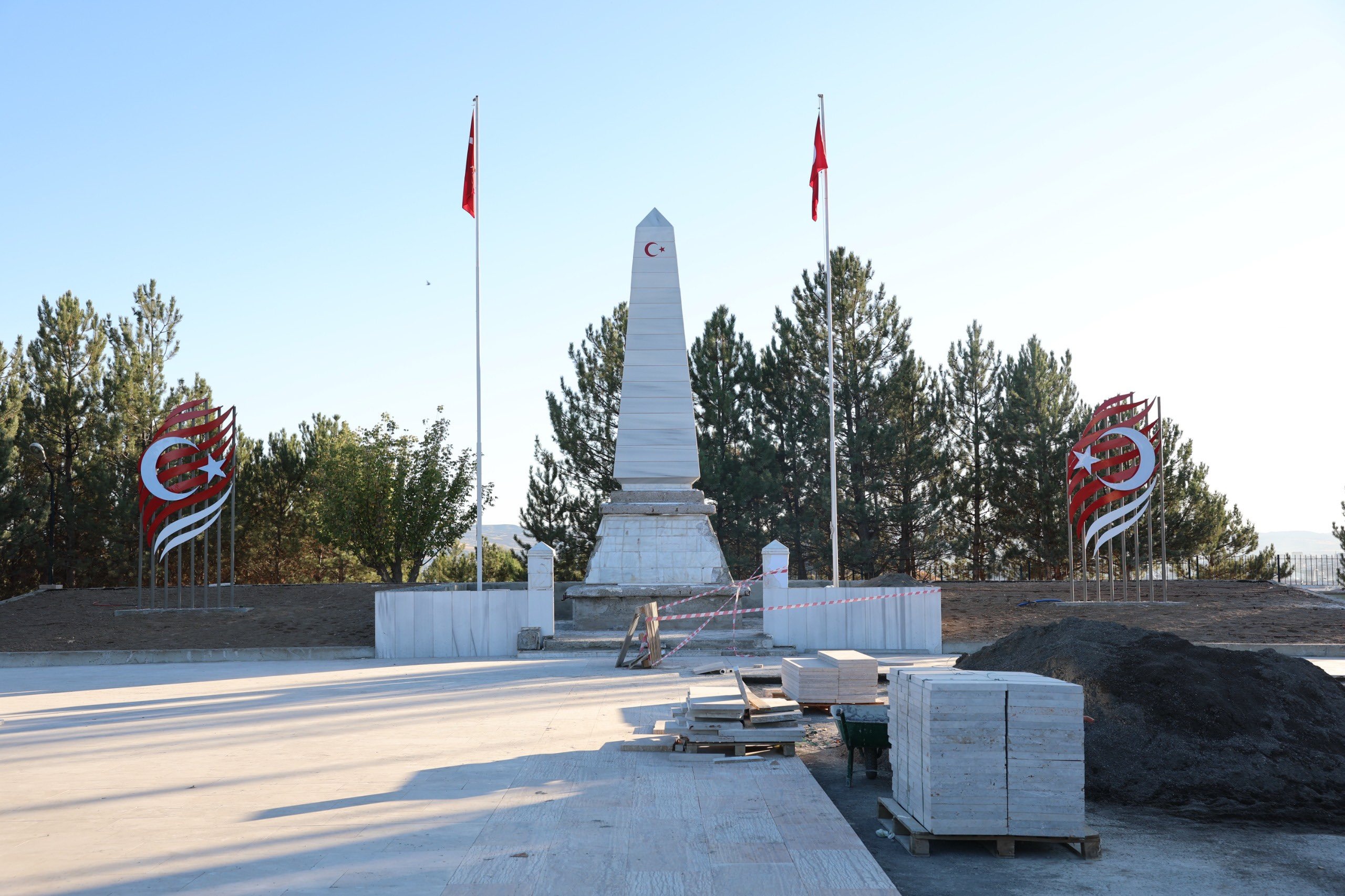 Sivas'ta Garnizon Şehitliği’nde Çalışmalar Sürüyor