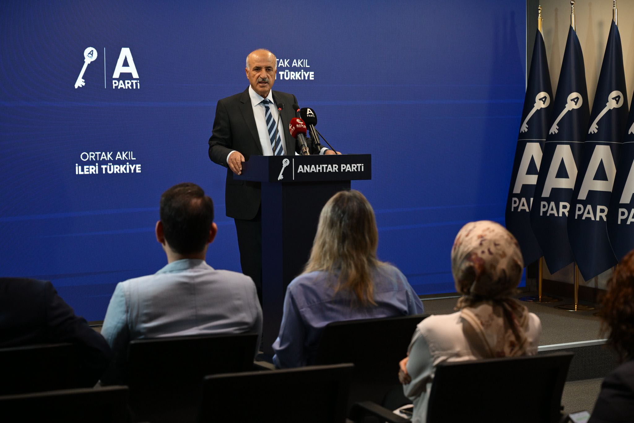 ABD PKK'ya desteğini kesmeli!