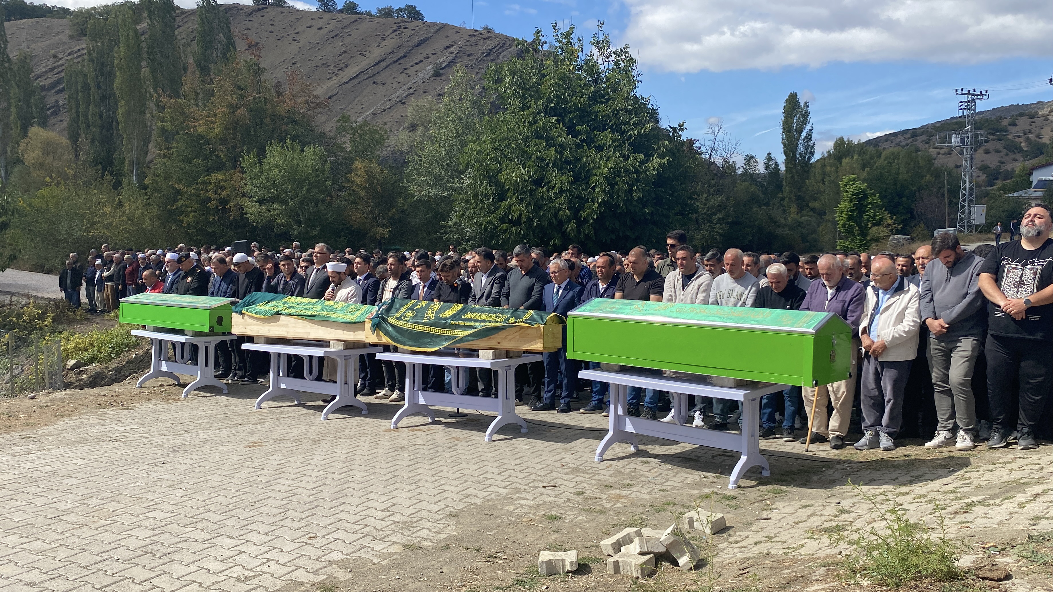 Sivas'ta feci kazada can vermişlerdi... Cenazeleri toprağa verildi