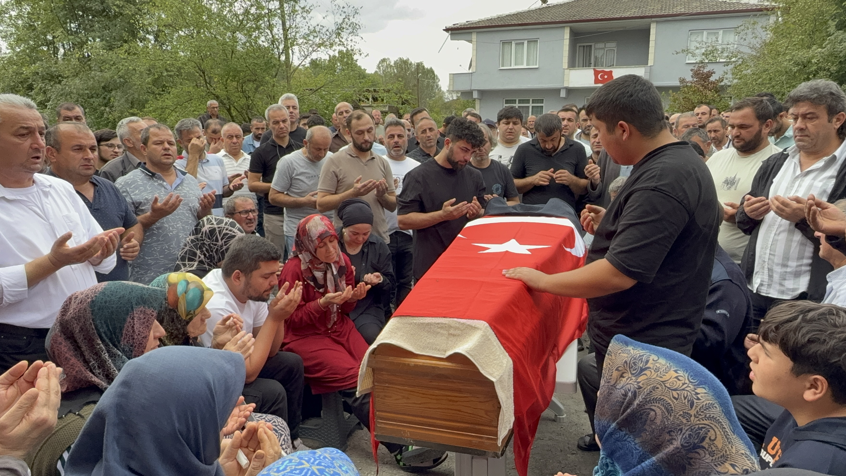 Göçükte vefat eden madenci toprağa verildi
