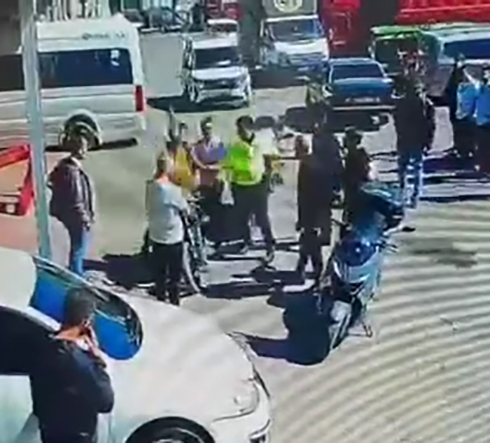 Sivas’ta Genç Sürücü Polise Saldırdı