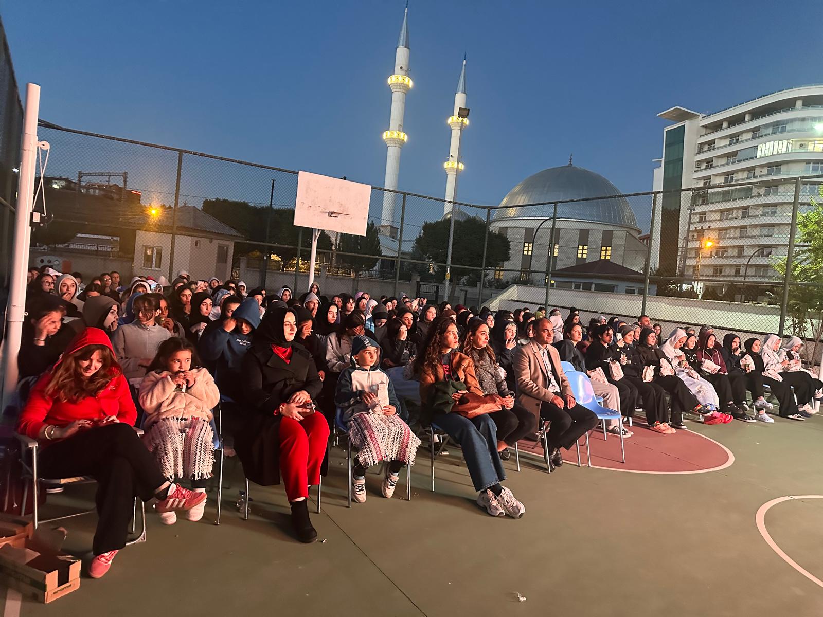 Sosyal Bilimler Lisesi’nden açık hava sinema etkinliği