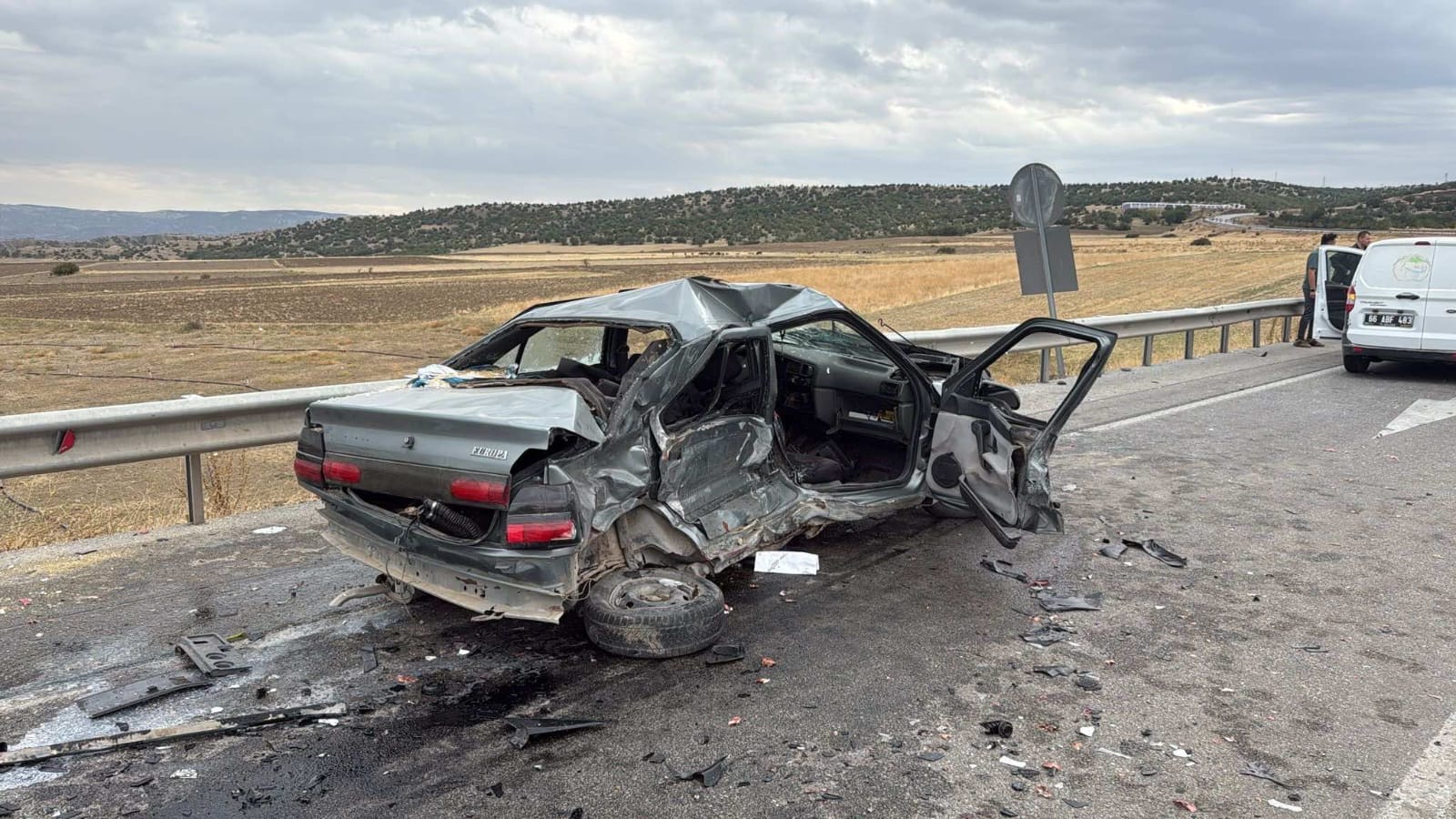 İki otomobilin çarpışmasında 1 kişi öldü, 3 kişi yaralandı