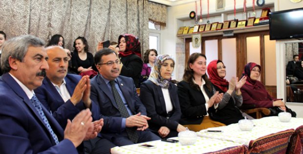 AK Parti´den Basına Özel Sıra Gecesi