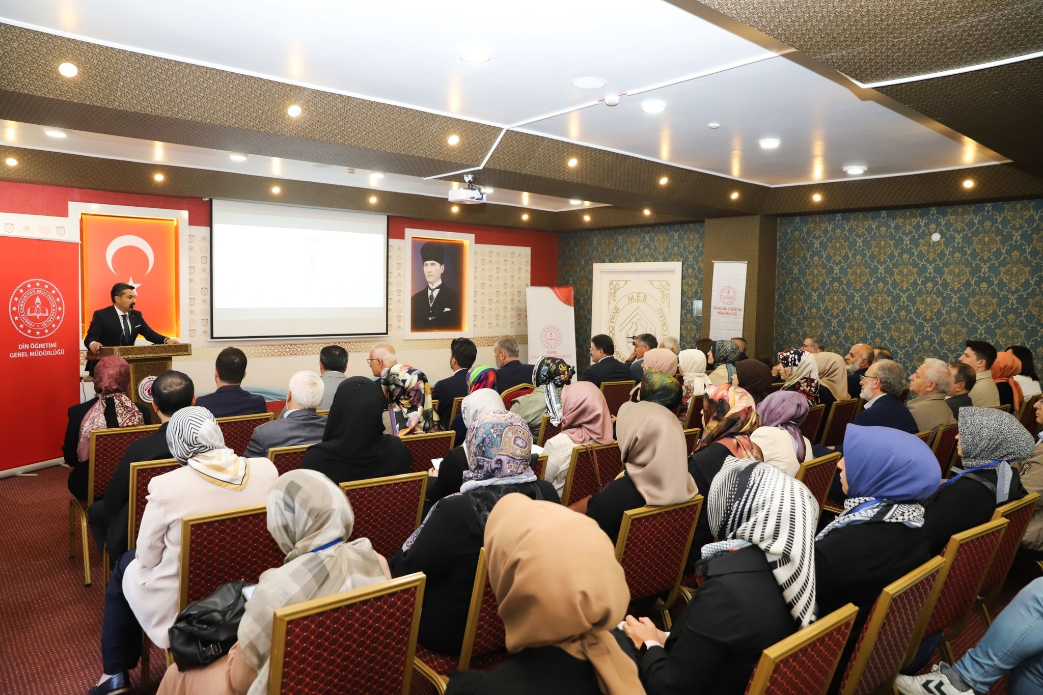 Sivas'ta İmam Hatip Okullarının Geleceği Masaya Yatırıldı