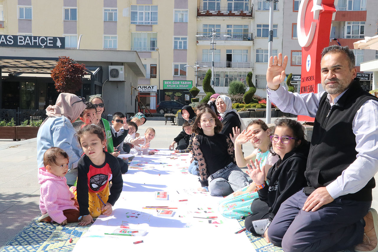 "Filistinli Çocuklar İçin Çiz" etkinliği düzenlendi