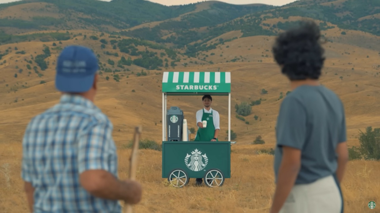 Starbucks Sivas Hafik’te tarlaya şube açtı!