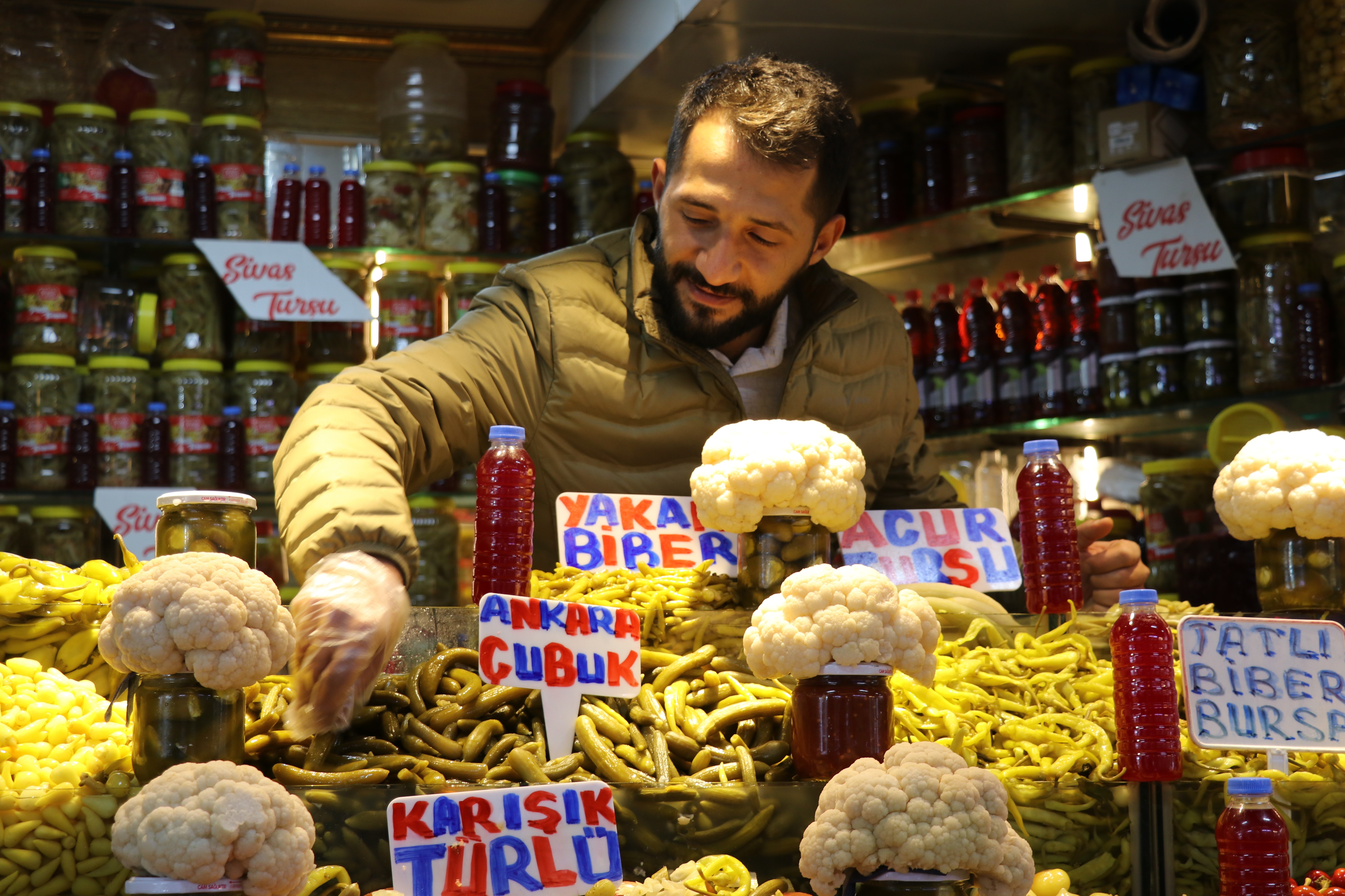 Sivas'ta turşular tezgahta yerini aldı!