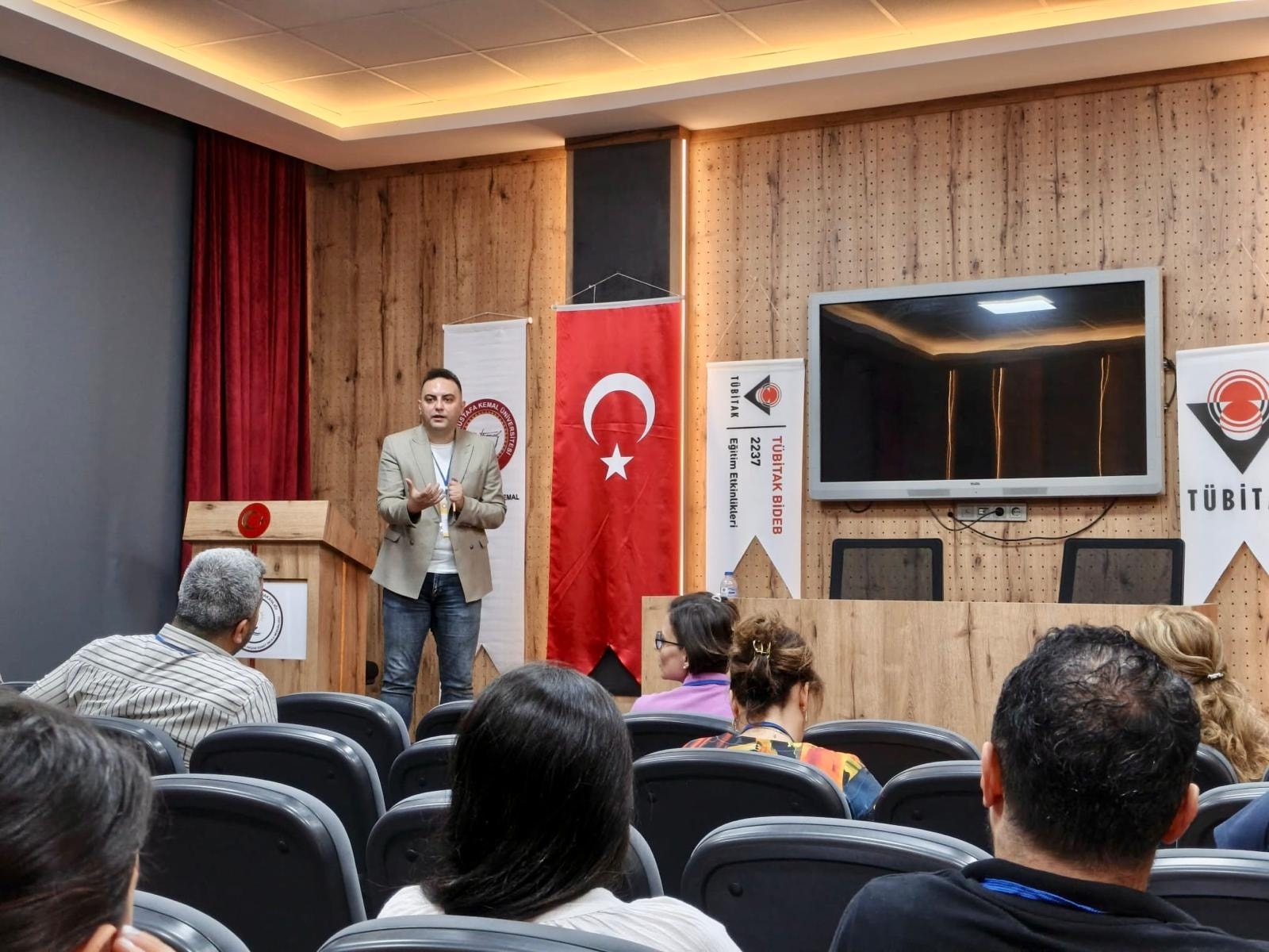 Cumhuriyet Üniversitesi'nden Akademisyen Hatay'da Eşitsizlikleri Anlattı