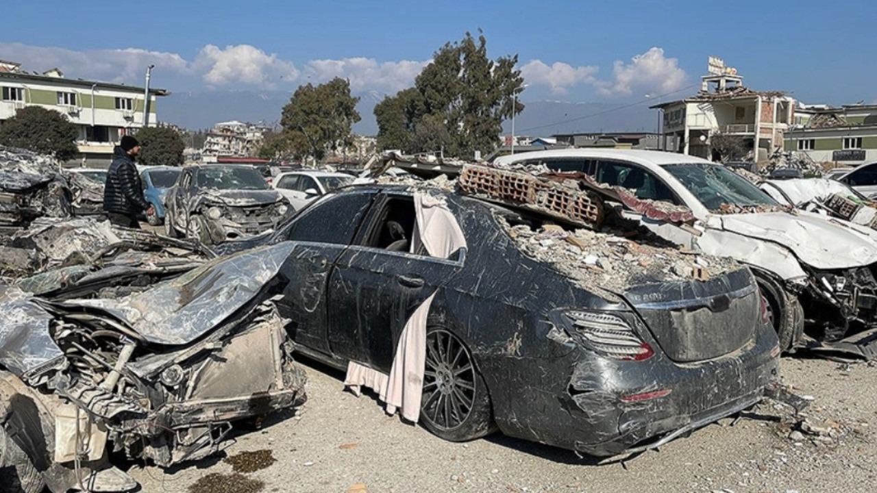 Sivas'ta Deprem Araçlarına Şase Hilesi!
