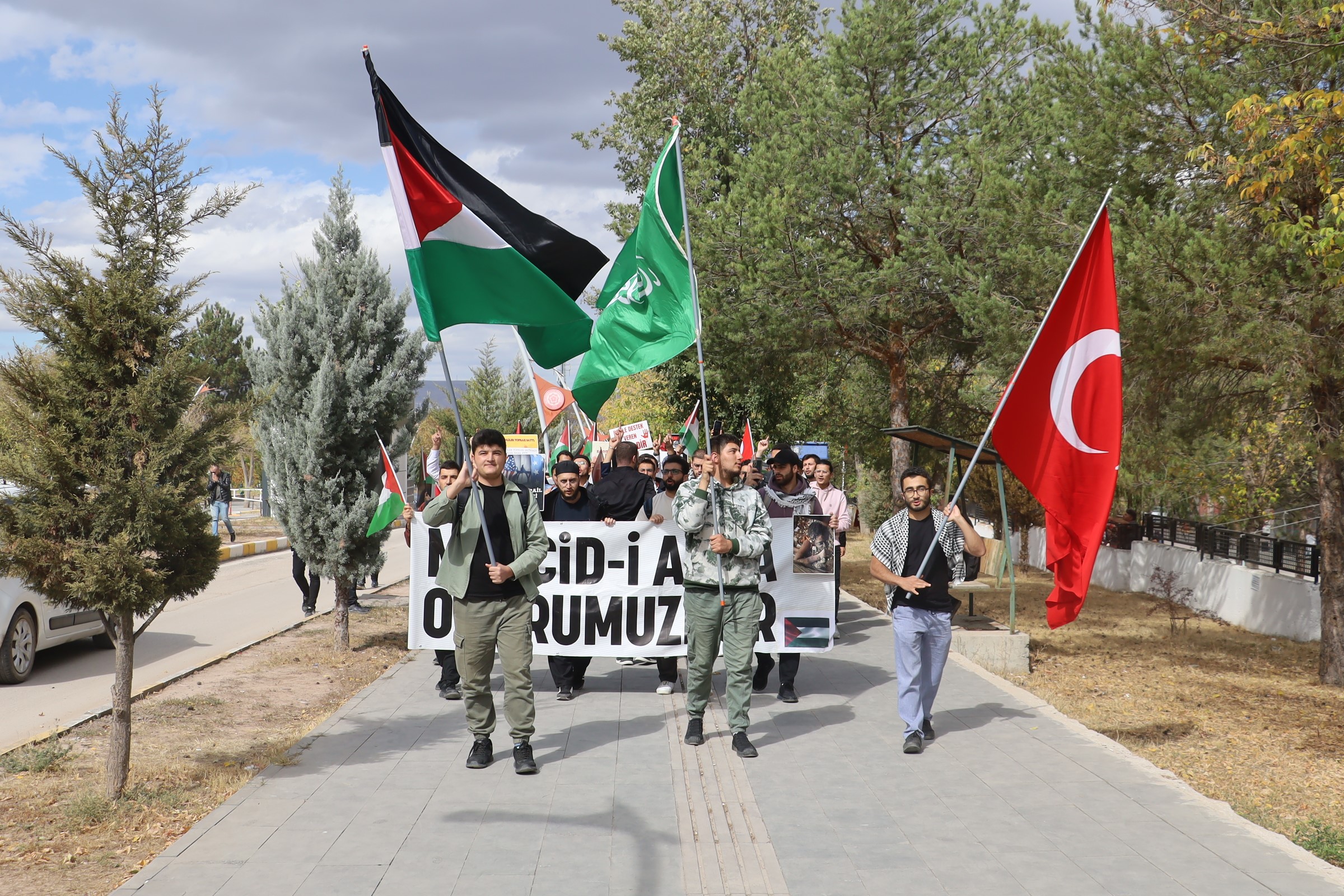 SCÜ öğrencileri Gazze için yürüdü