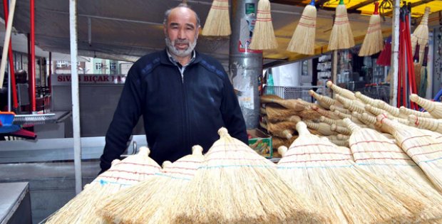 Çalı Süpürgeleri Teknolojiye Direniyor