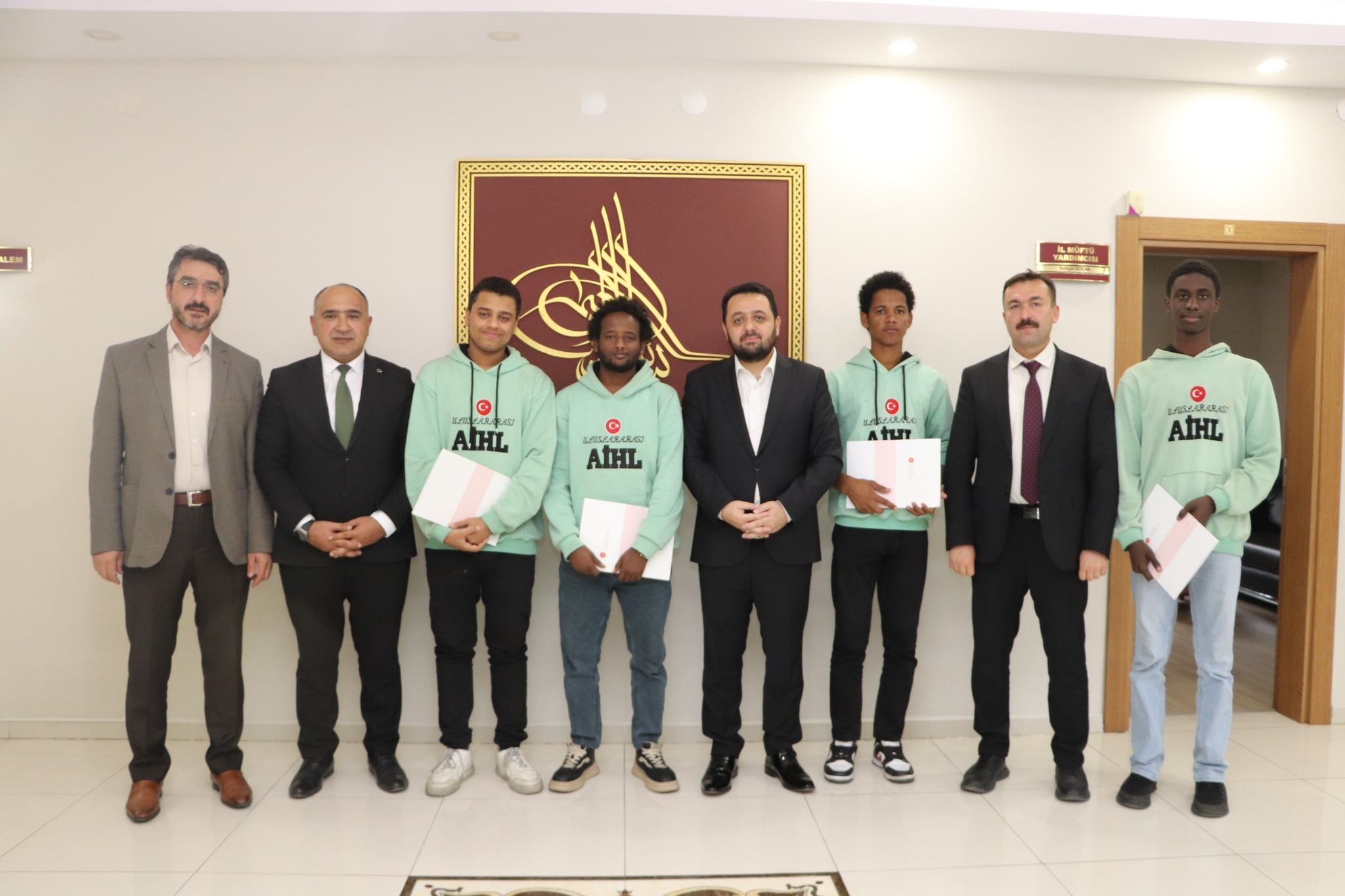 Hatimle Teravih namazı kıldıran Hafız öğrencilere teşekkür belgesi