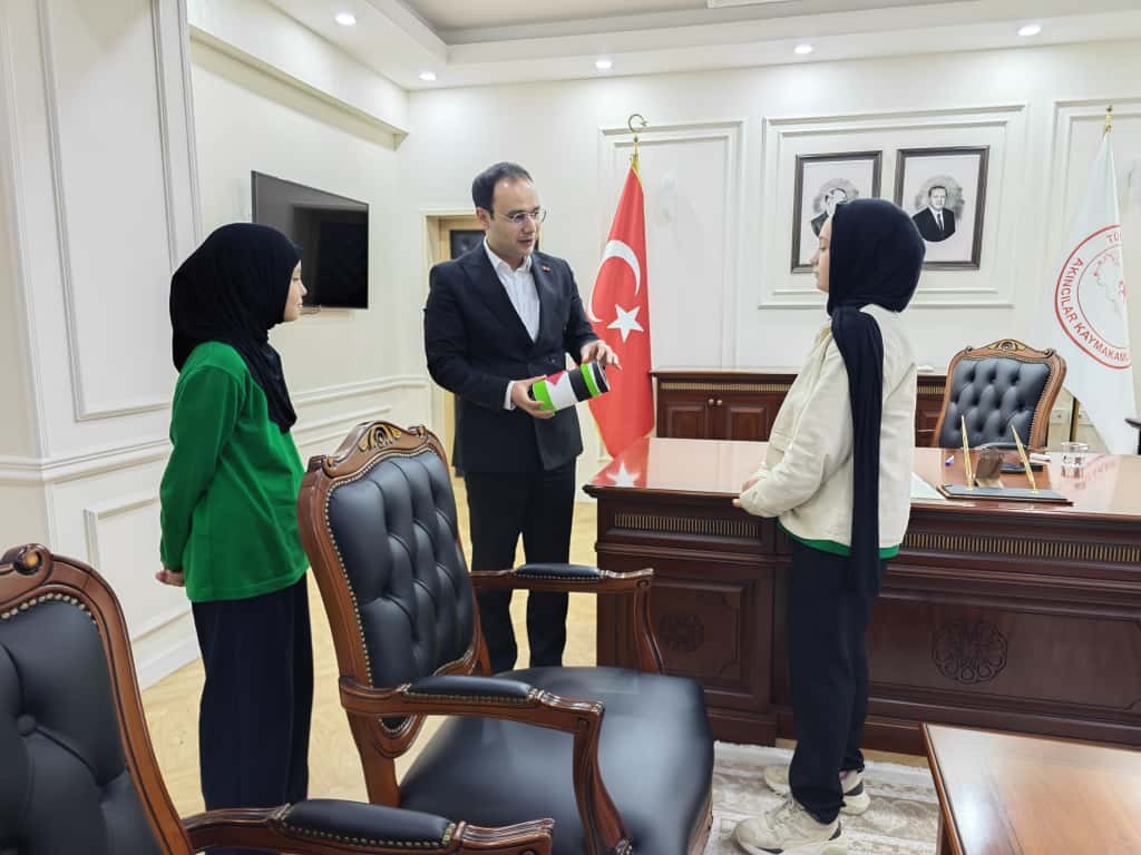 Sivaslı Öğrencilerden Filistin’e Anlamlı Destek