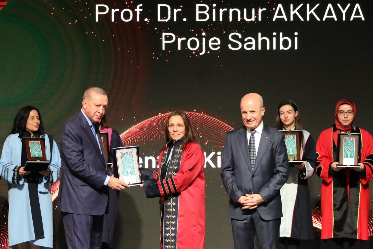 SCÜ’lü akademisyen ödülünü  Erdoğan’dan aldı