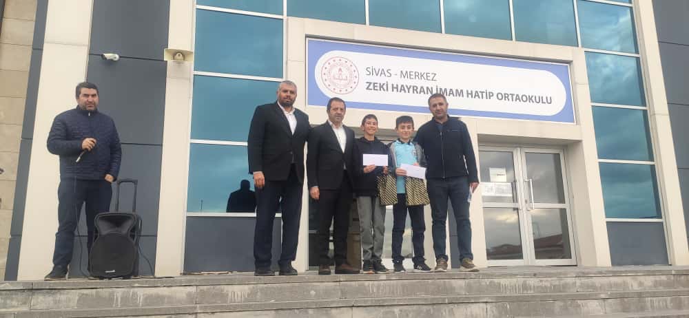 Sivaslı öğrenciler Diyanet yarışmasında bölge birincisi oldu