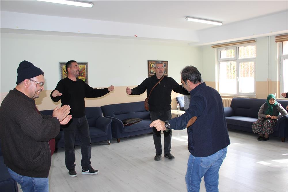 Sivas'ta Dünya Ruh Sağlığı Günü oyun havalarıyla kutlandı