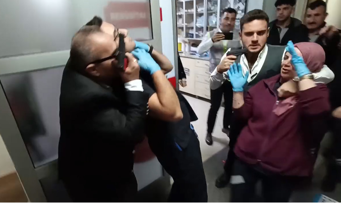 Hastanedeki bu rehine tatbikatını gören gerçek sandı!
