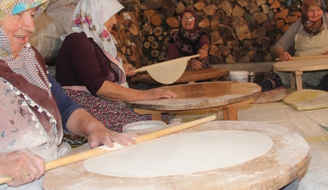 Sivas'ta kadın dayanışması tandırda yaşatılıyor
