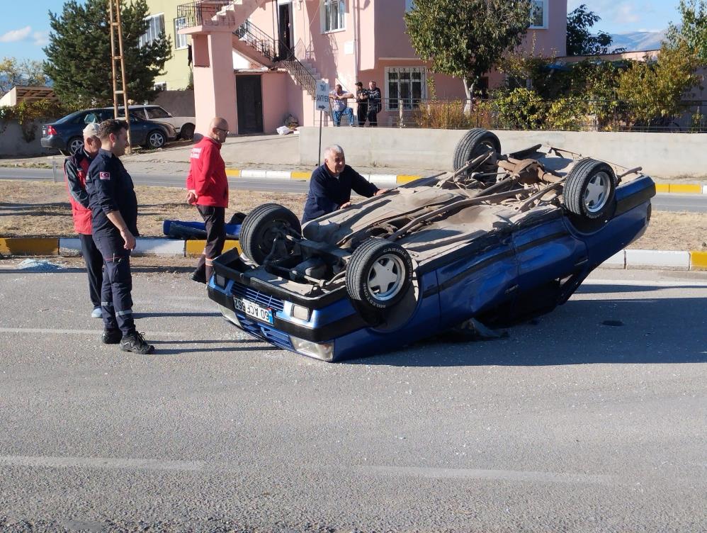 Sivas’ta Takla Atan Otomobilde Şans Eseri Yaralanan Olmadı
