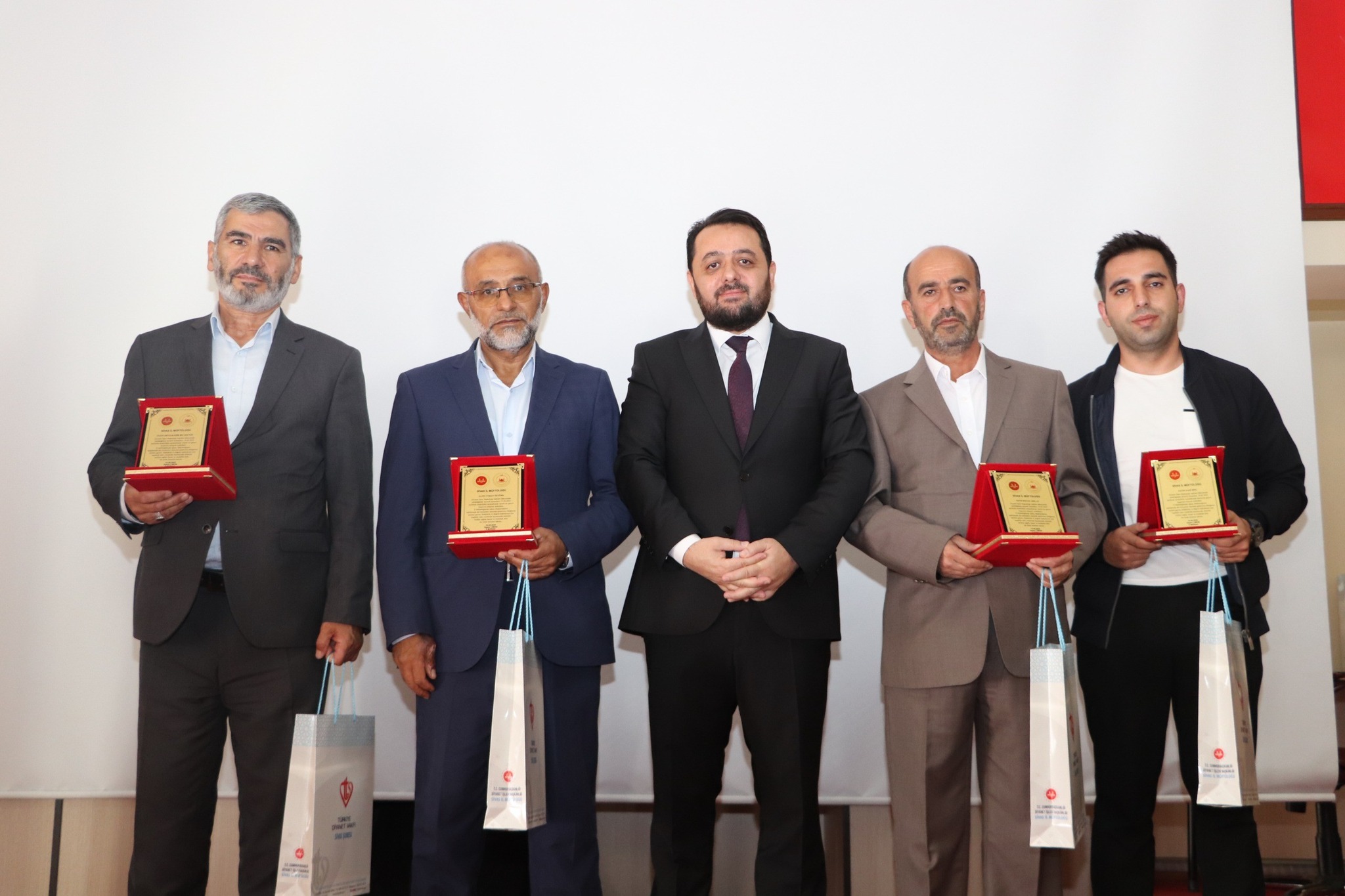 Sivas'ta Emekli Din Görevlilerine Plaket