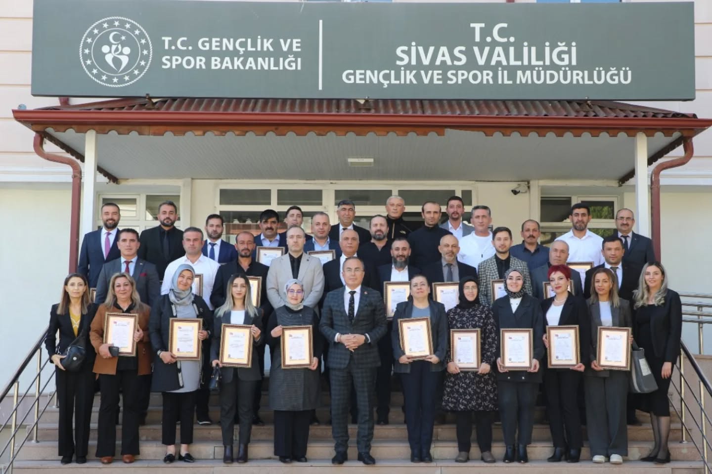 Spora katkı sunan personele başarı belgesi