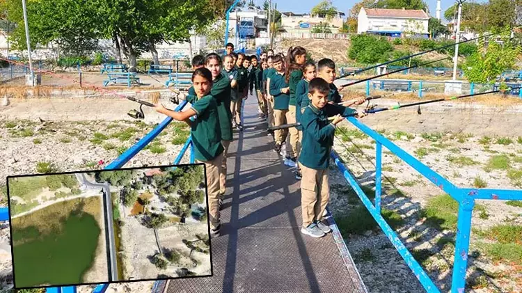 Gediz kurudu, öğrenciler boş nehir yatağına olta attı