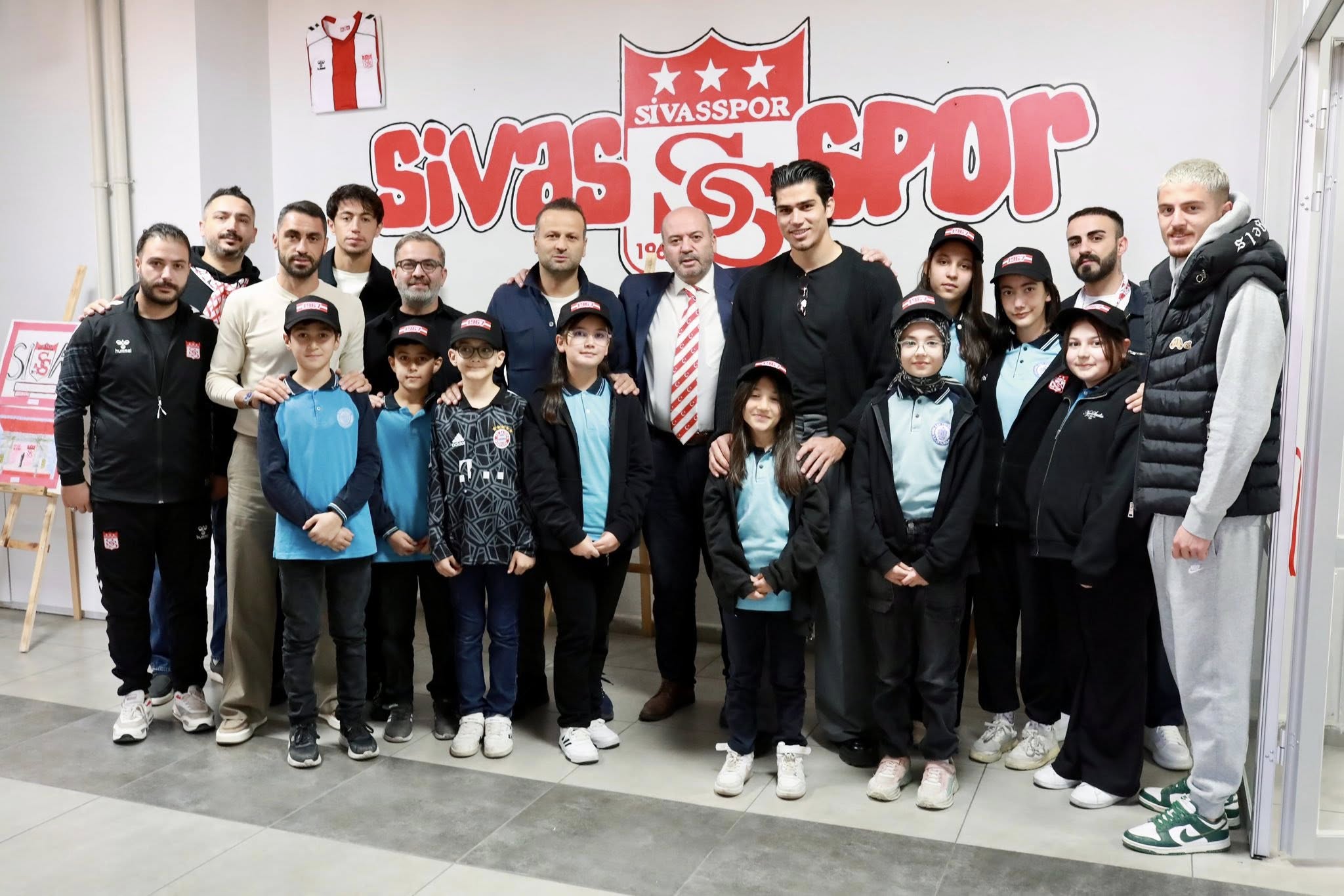 Sivasspor’dan okul çıkarması!