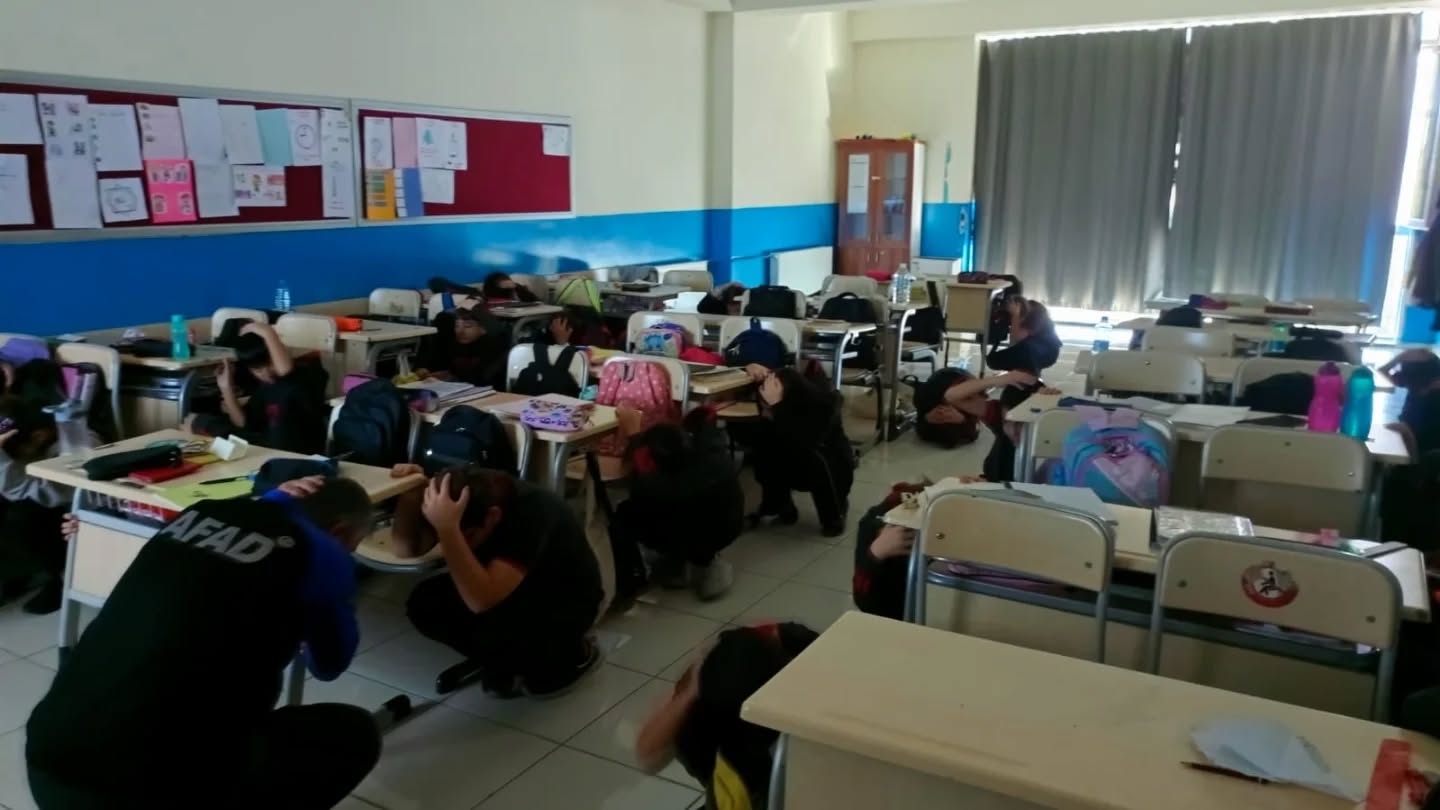 AFAD’dan öğrencilere afet ve yangın farkındalık eğitimi