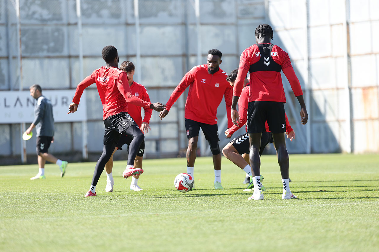 Sivasspor, zorlu Ankara deplasmanına hazırlanıyor