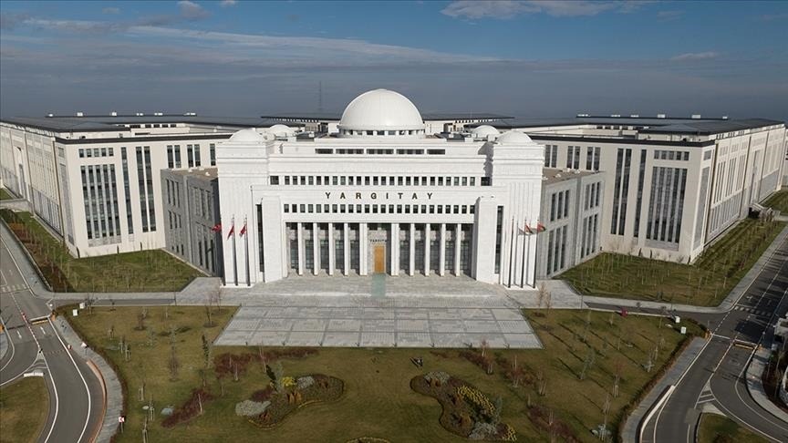 Tartıştığı eşini arabada alıkoydu, cezayı yedi