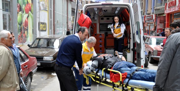Tartıştığı Arkadaşını Belinden Bıçakladı