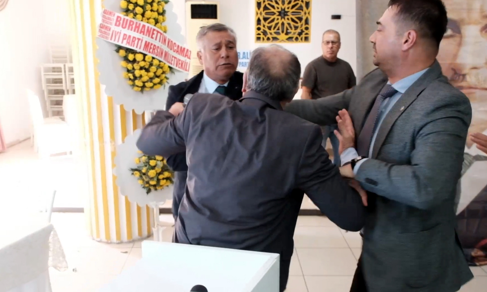 İYİ Parti kongresinde arbede