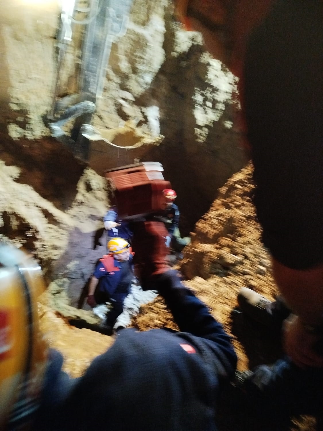 Bursa'da göçük altında kalan 2 kardeş yaşamını yitirdi