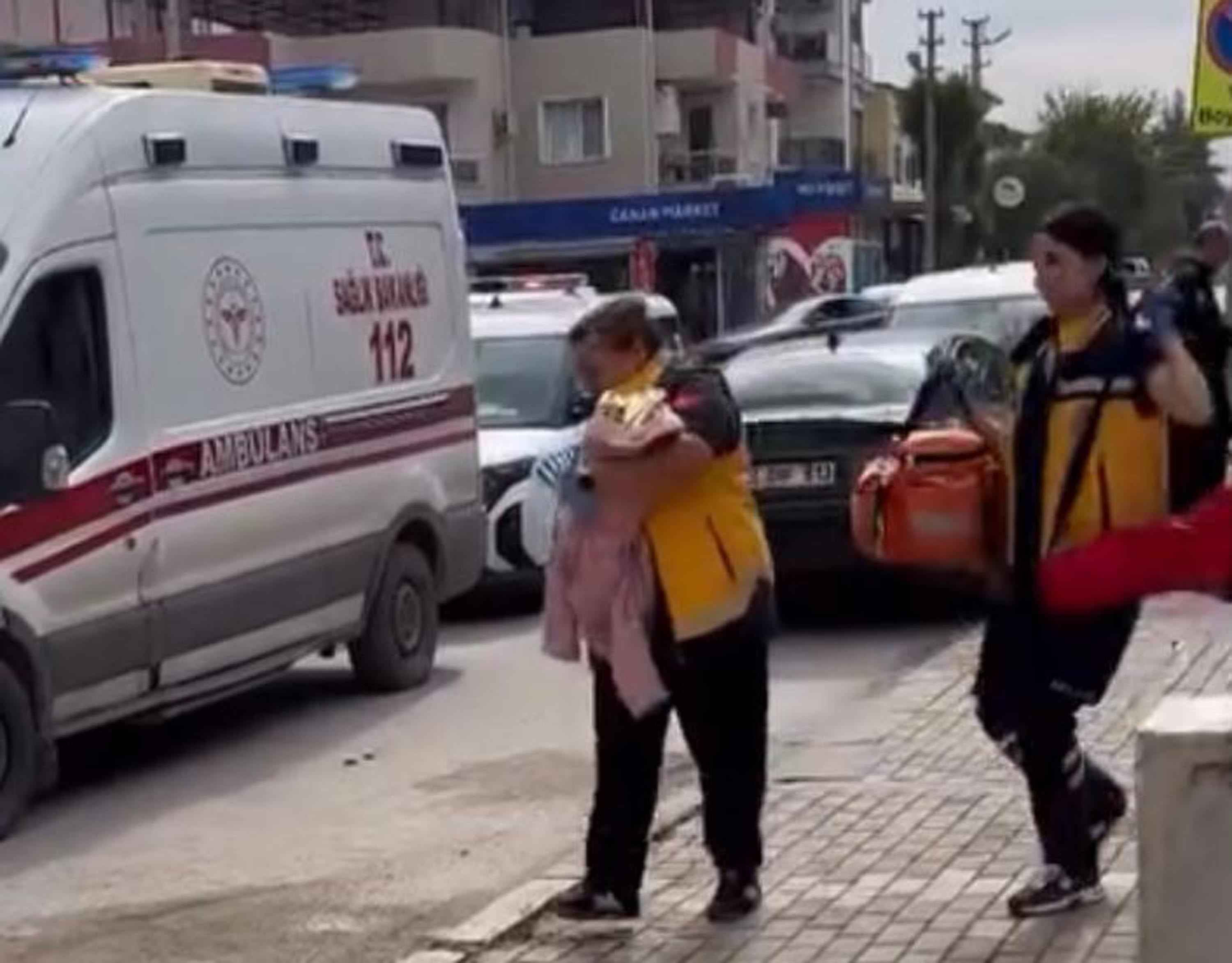 Cami avlusuna terk edilen bebek, tedaviye alındı