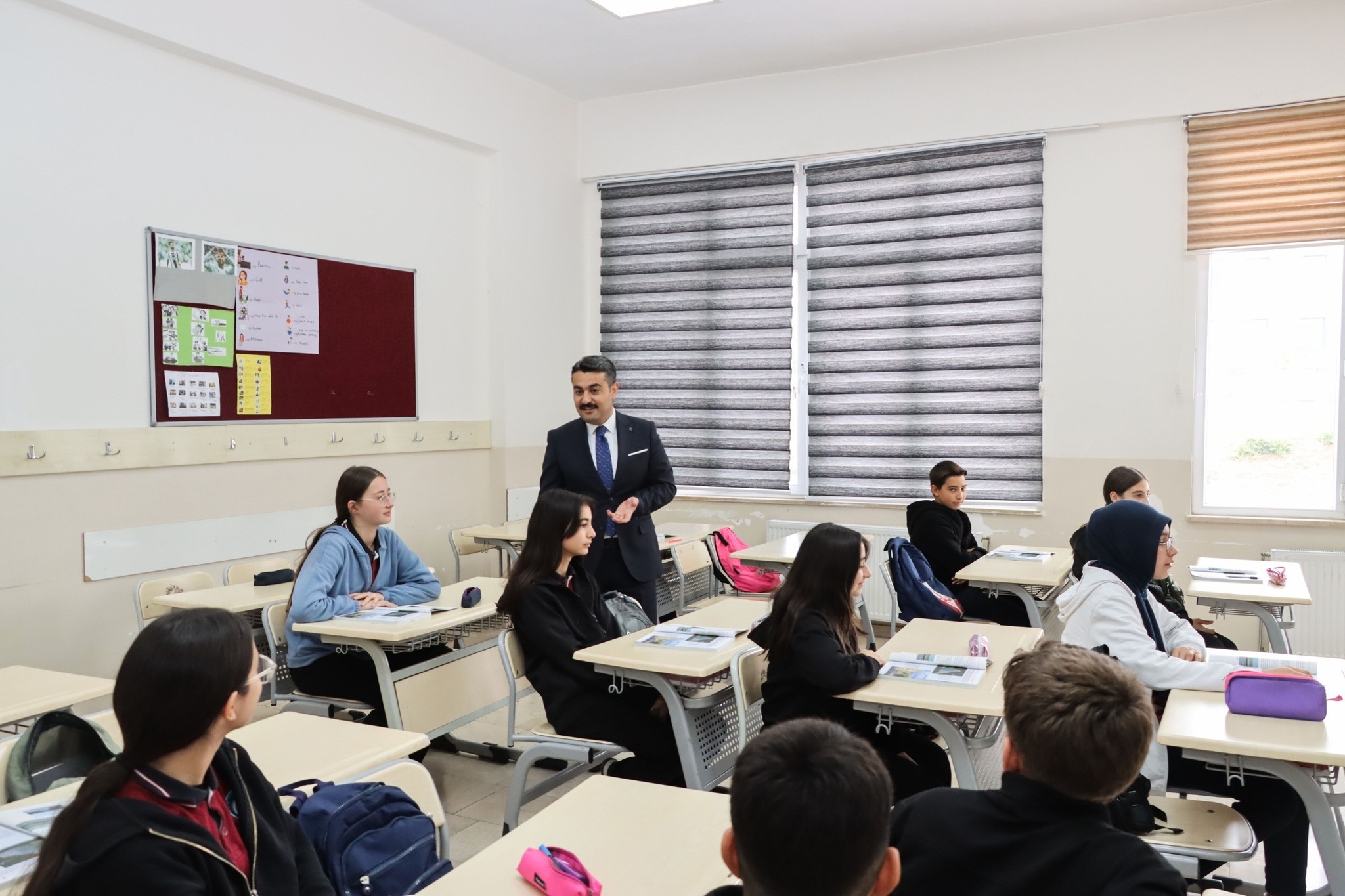 Sivas Milli Eğitim Müdürü Erdoğan, öğrencilere başarılar diledi