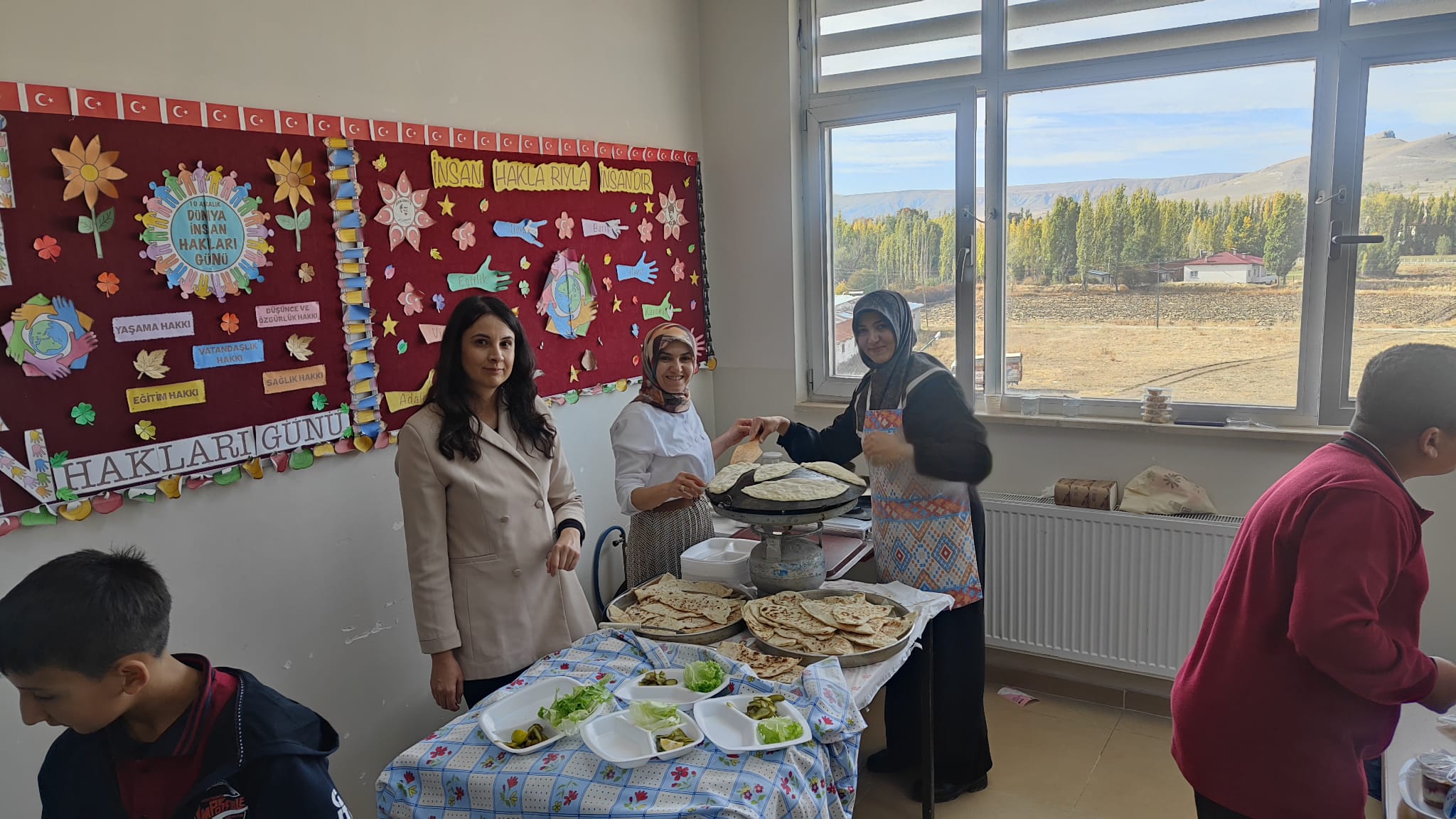 Sivas'ta öğrenciler Gazze'ye destek kermesi düzenledi