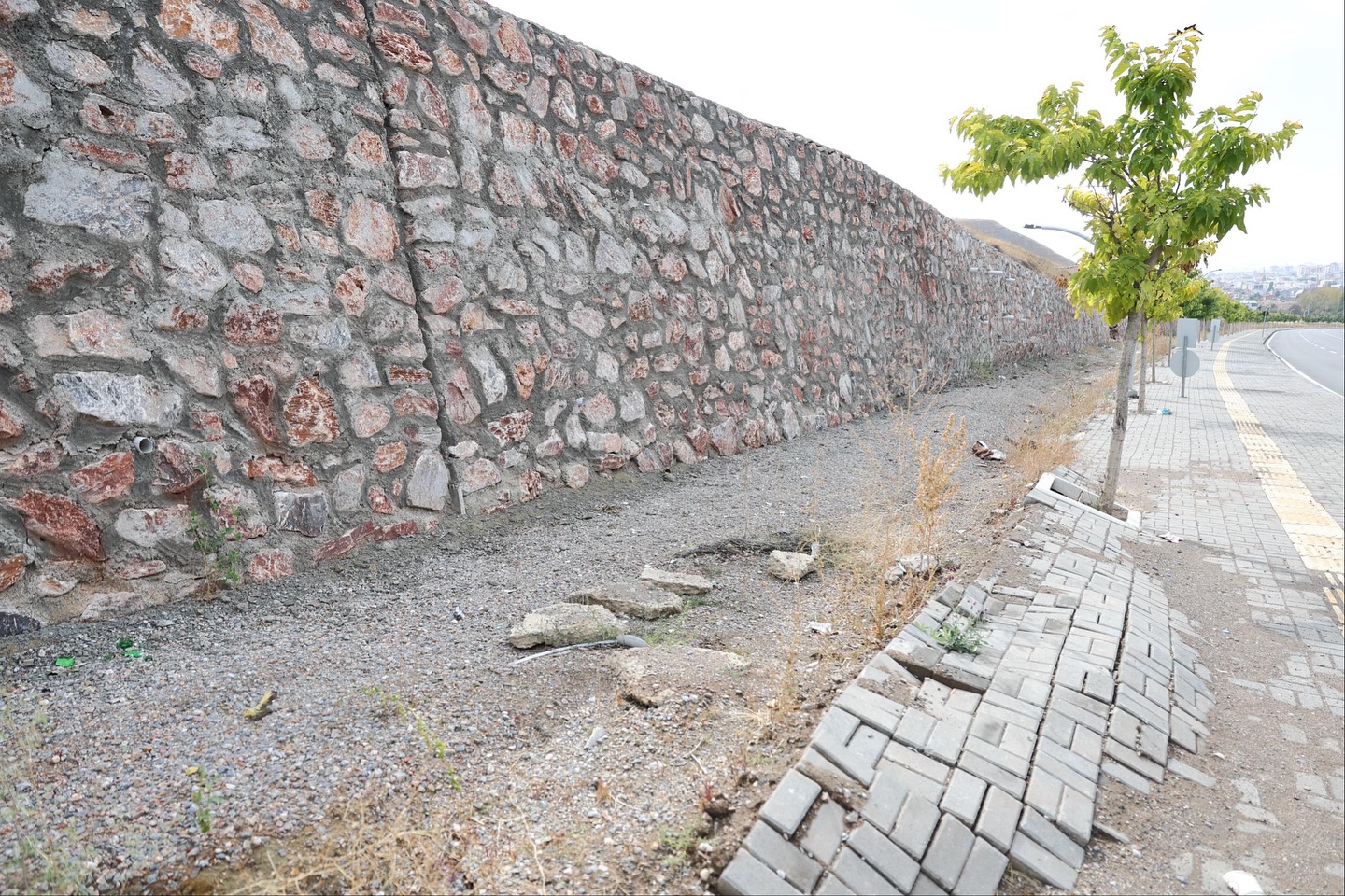 Sivas'ın o caddesinde heyelan riskine karşı harekete geçildi
