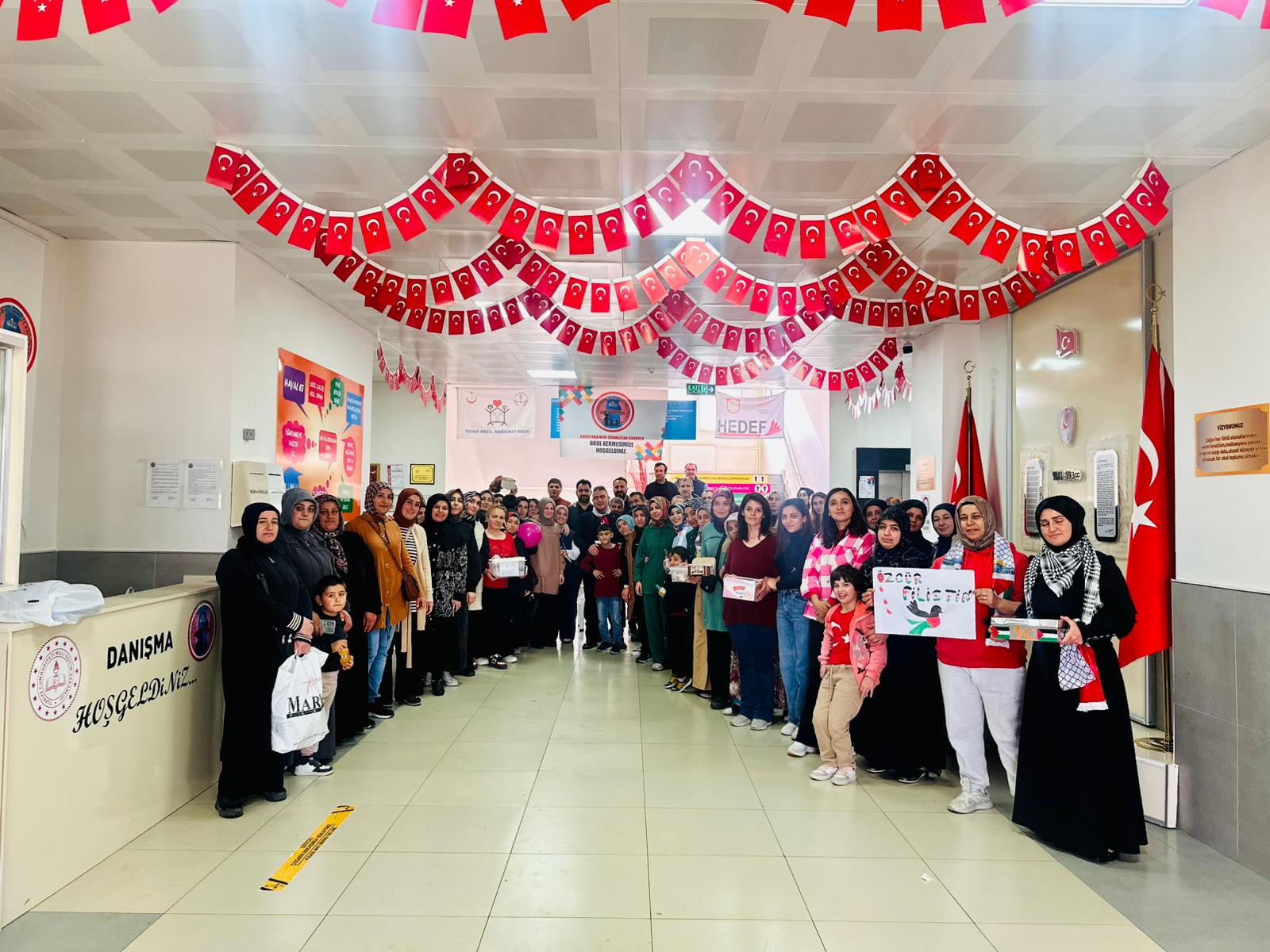 Gazze yararına kermeste 80 bin lira topladılar