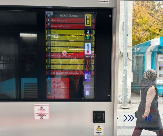 Sivas’ta akıllı duraklar reklam panosuna döndü!