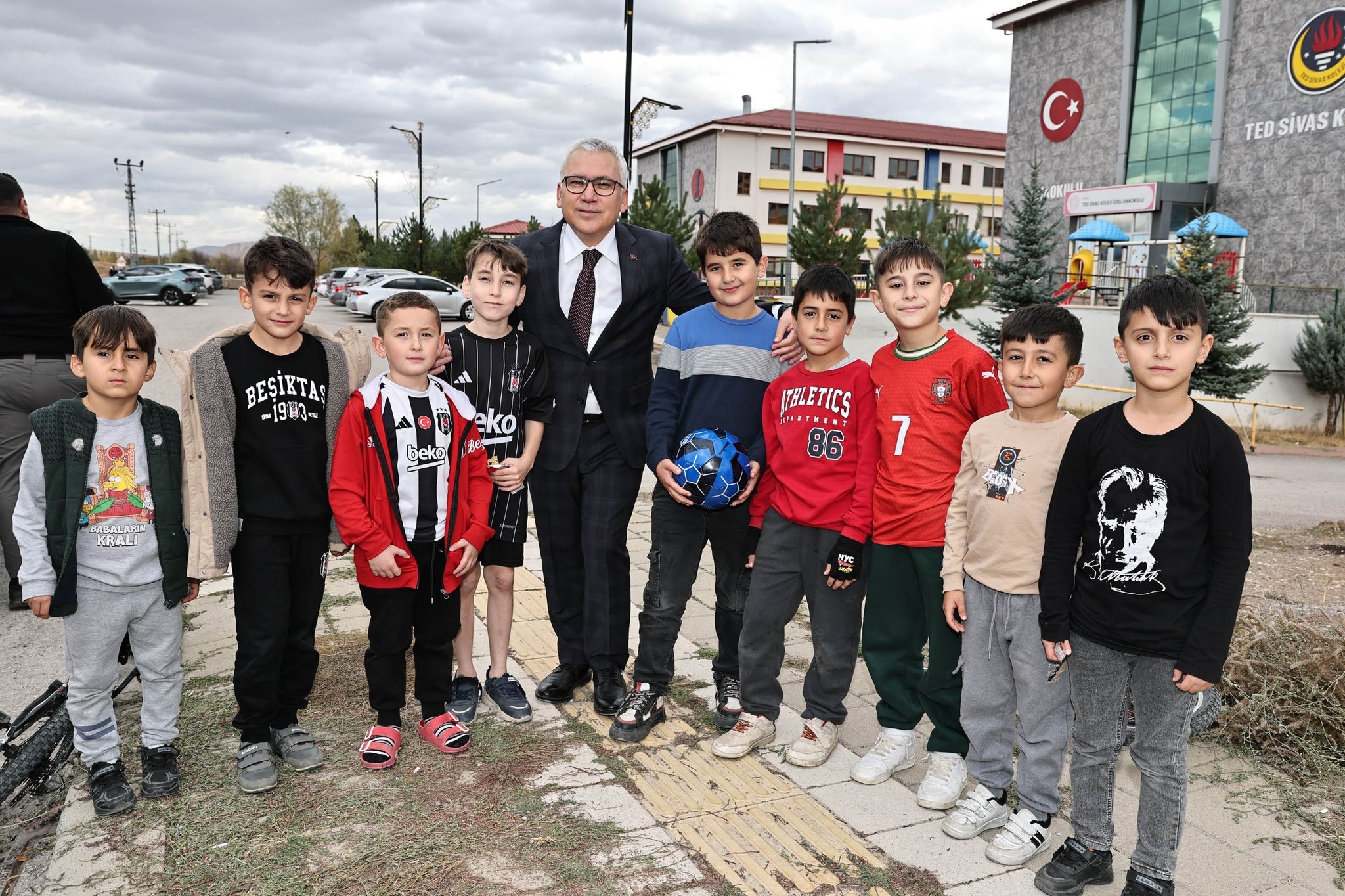 Vali Yılmaz Şimşek’ten Narin Çocuk Parkı’na Ziyaret