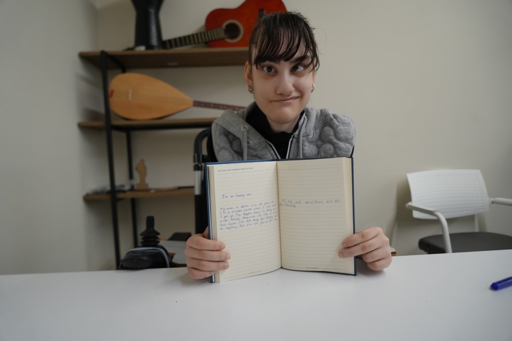 Serebral palsili Şevval, Korece ve İngilizce öğrenip köşe yazarı oldu