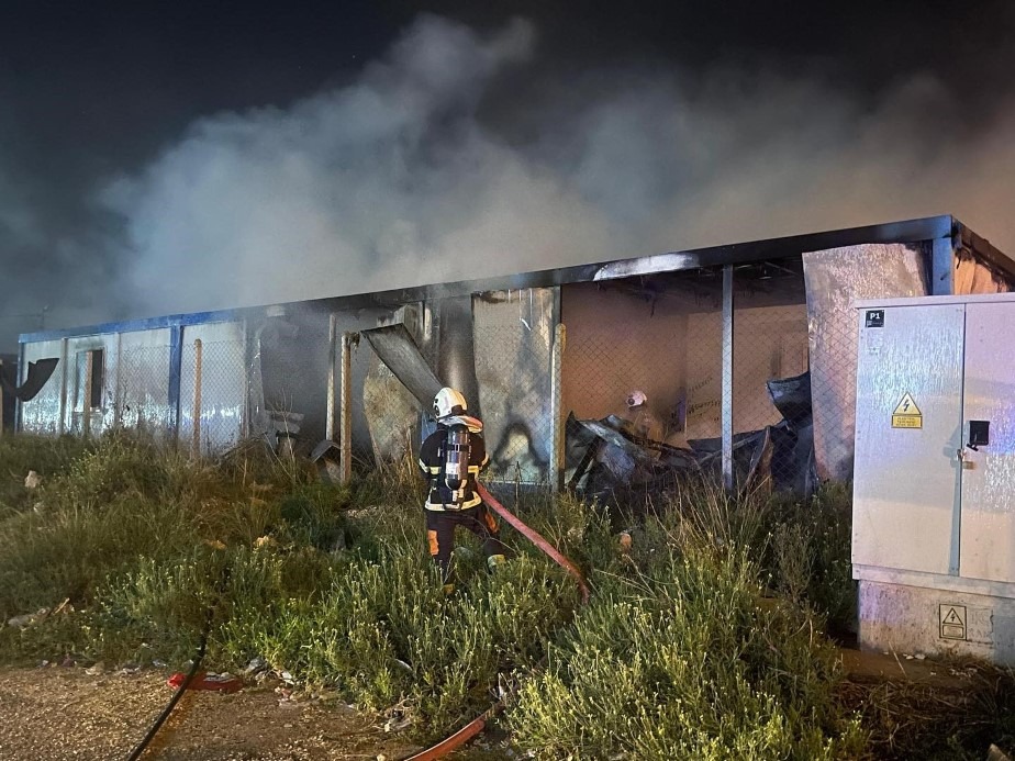 Alevlere teslim olan konteyner kullanılmaz hal geldi