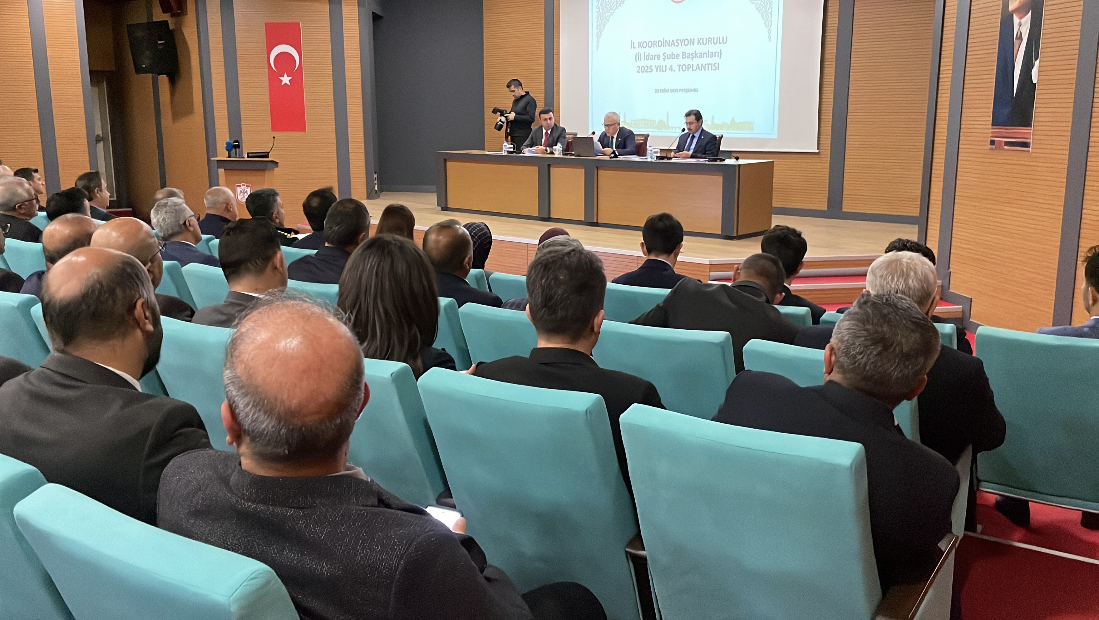 Sivas İl Koordinasyon Kurulu'nda "Direk" Tartışması!