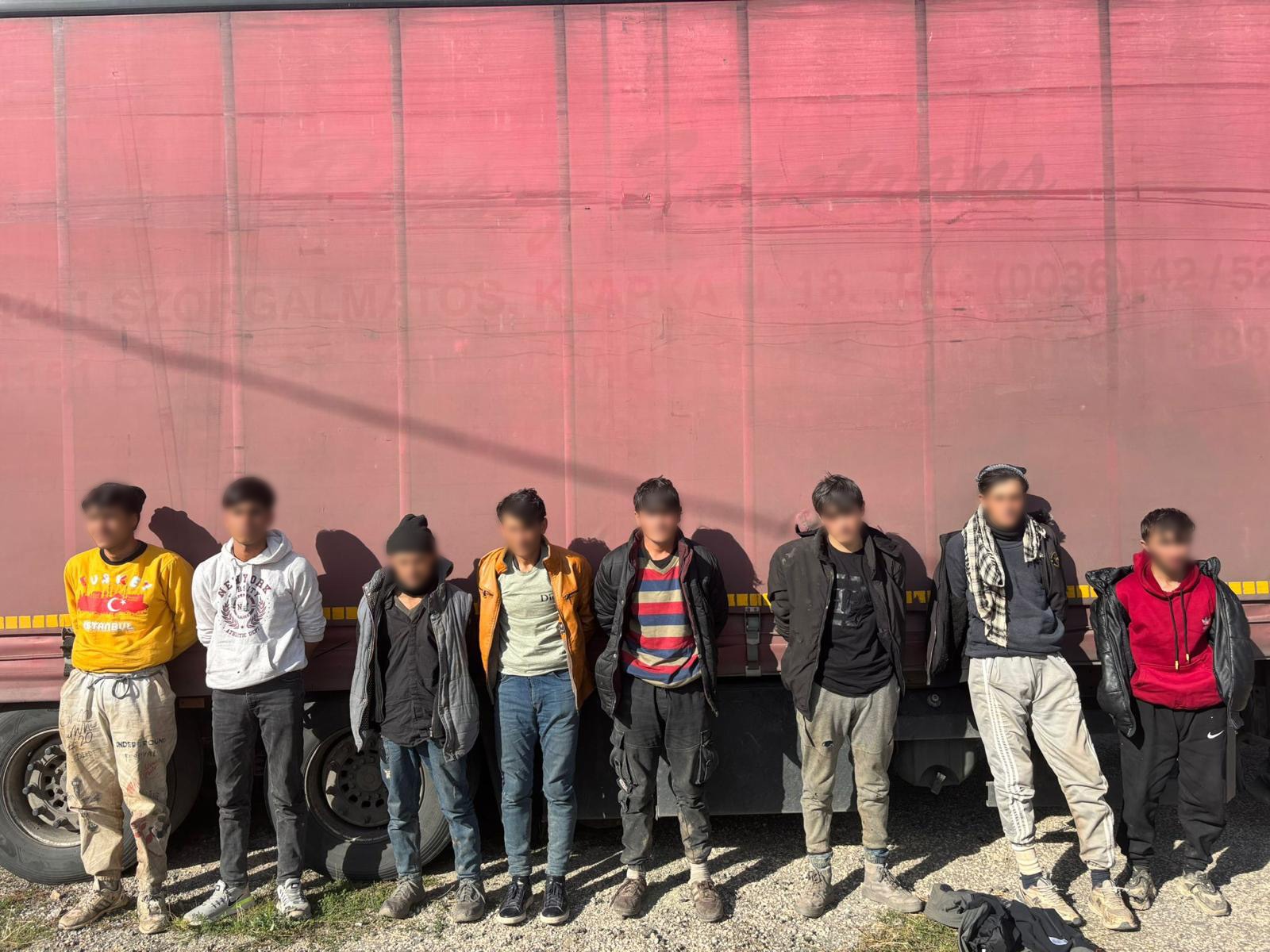 Sivas’ta TIR Dorsesinde 8 Düzensiz Göçmen Yakalandı